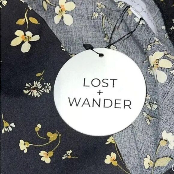 NWT Lost + Wonder Plus Size Daisy Floral Black Long Sleeve Crop Top - Size 1XL - Picture 7 of 7